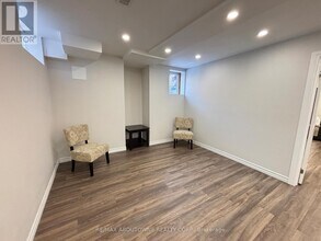 4640 Doug Wright Dr in Burlington, ON - Building Photo - Building Photo