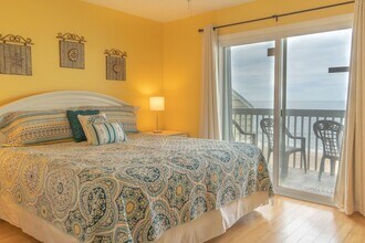 502 Pelican Ct in Kure Beach, NC - Foto de edificio - Building Photo