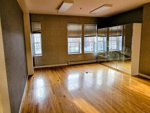 234 E Main St in Waterbury, CT - Building Photo - Building Photo