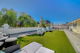 5248 Rambling Rd in Las Vegas, NV - Building Photo - Building Photo