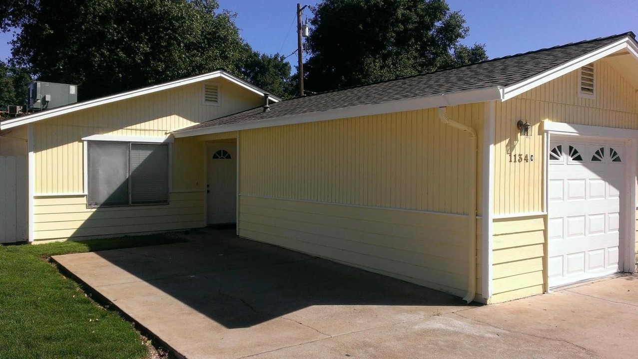 1134 Le Brun Ln in Redding, CA - Building Photo