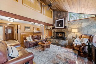 18087 E Butte Ln in Sunriver, OR - Building Photo