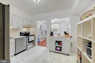 1 Gurteen Ct in Lutherville Timonium, MD - Building Photo - Building Photo