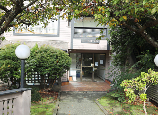 The Leighton Apartments in North Vancouver, BC - Building Photo - Building Photo