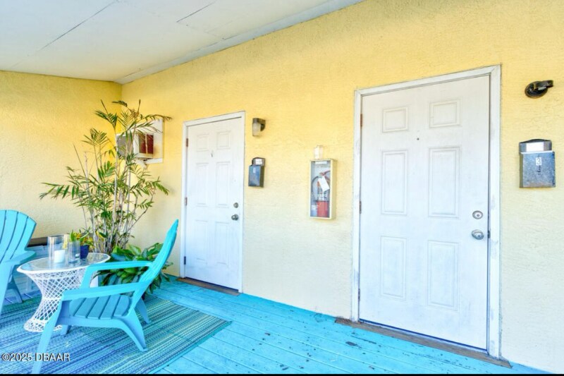 421 N Peninsula Dr in Daytona Beach, FL - Building Photo