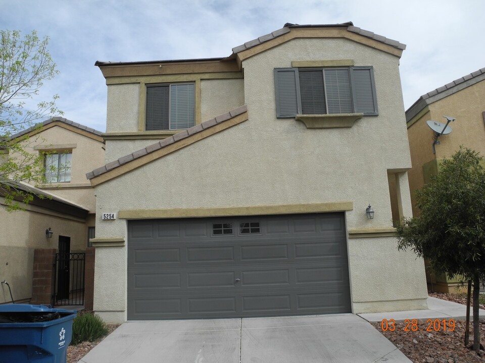 5254 Coral Ribbon Ave in Las Vegas, NV - Building Photo