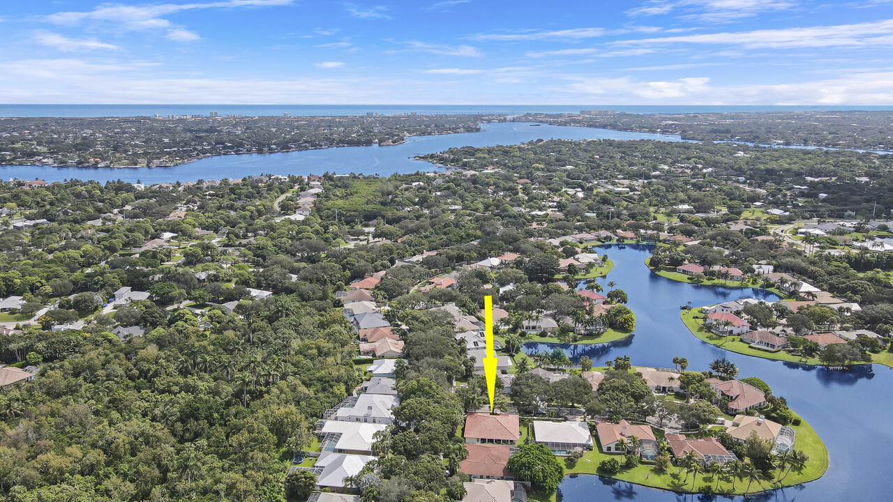 18951 Painted Leaf Ct in Jupiter, FL - Building Photo