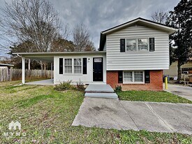 7614 Connell Dr in Jonesboro, GA - Building Photo