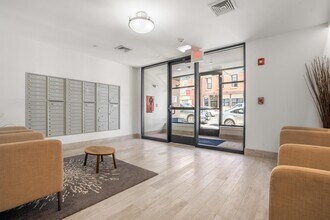 250 Meridian St, Unit 204 in Boston, MA - Building Photo - Building Photo