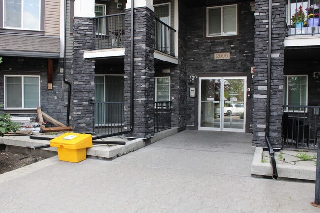 175 Panatella Hill NW in Calgary, AB - Building Photo - Building Photo