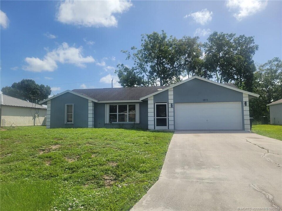 3873 SW La Fleur St in Port St. Lucie, FL - Building Photo