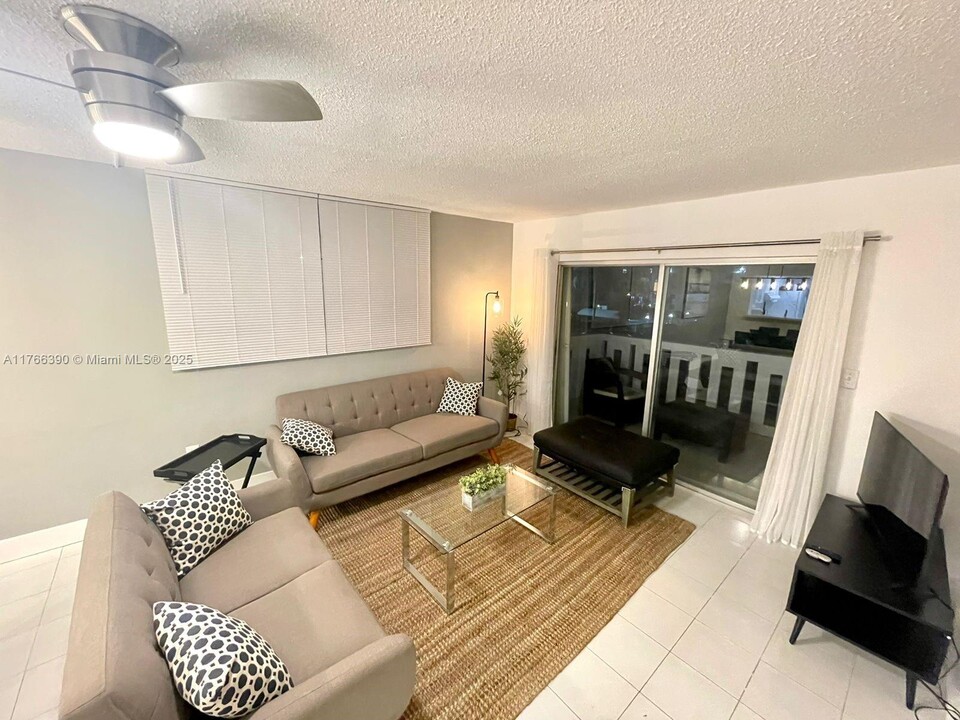 1889 S Ocean Dr in Hallandale Beach, FL - Building Photo