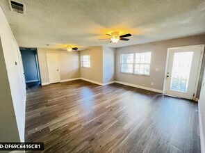 901 Hickory St in Fort Pierce, FL - Building Photo - Building Photo