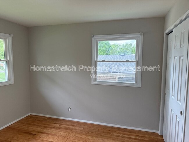 1385 Wadsworth Dr in Florissant, MO - Building Photo - Building Photo
