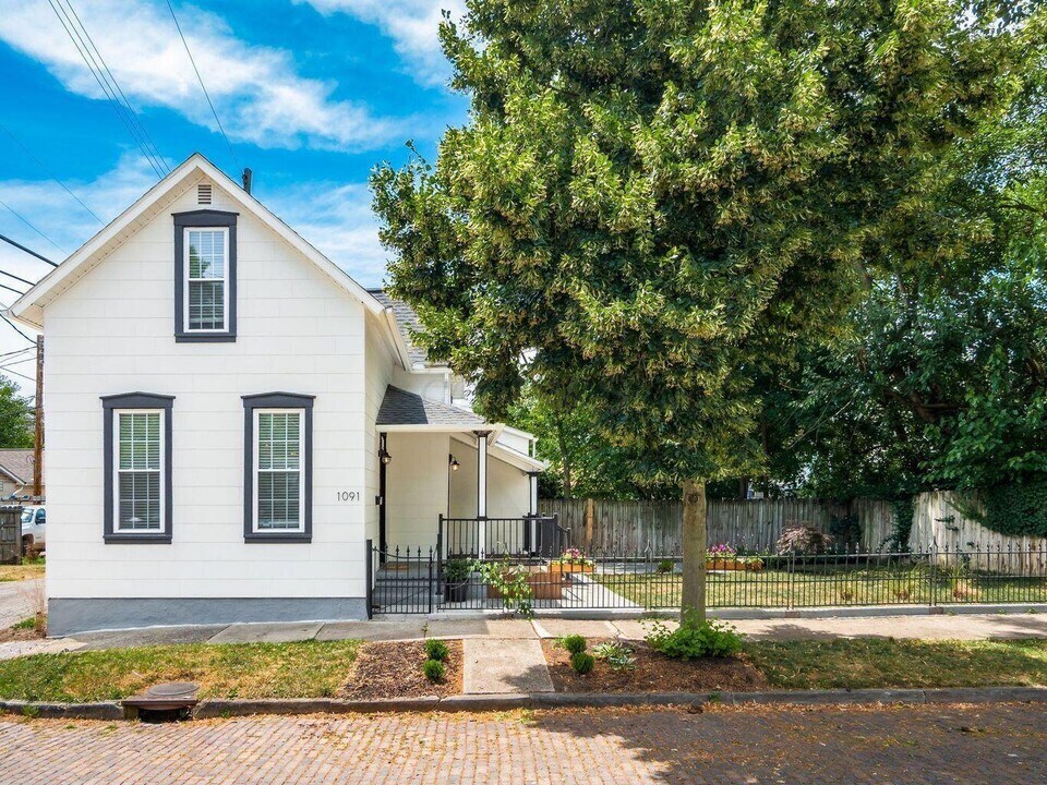 1091 S Washington Ave in Columbus, OH - Building Photo