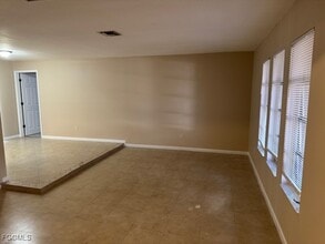 4413 SE 14th Ave in Cape Coral, FL - Building Photo - Building Photo