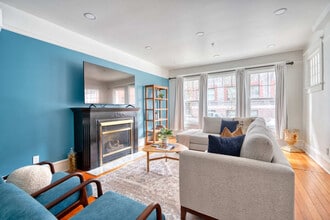 18 NW 22nd Pl in Portland, OR - Foto de edificio - Building Photo