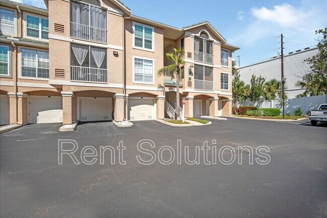 5110 Bay Club Cir in Tampa, FL - Building Photo - Building Photo