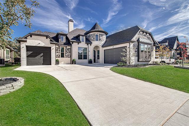 13924 E Riviera Dr in Burleson, TX - Foto de edificio - Building Photo