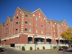 Apartments at Iowa in Iowa City, IA - Foto de edificio - Building Photo