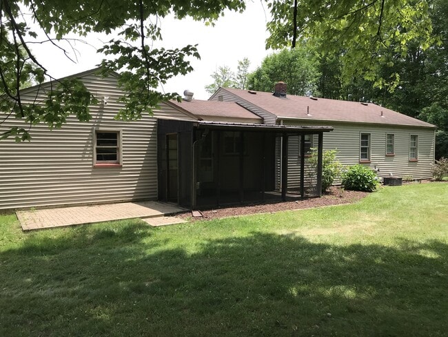6738 James St in Youngstown, OH - Building Photo - Building Photo