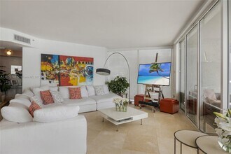 18671 Collins Ave in Miami, FL - Building Photo - Building Photo