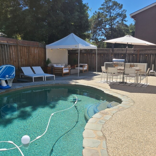 property at 460 Century Cross Ct