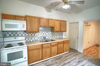 1102 Willow St in Lebanon, PA - Building Photo - Building Photo