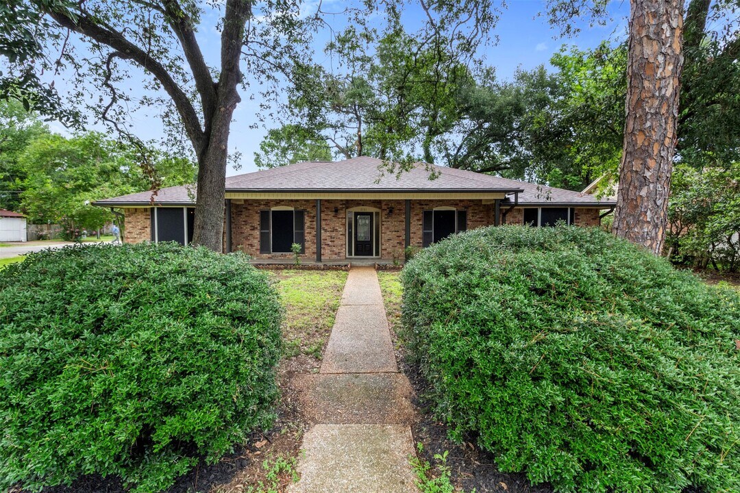 2101 Lamar Dr in Richmond, TX - Building Photo