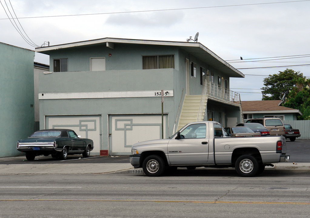 15235 Prairie Ave in Lawndale, CA - Foto de edificio