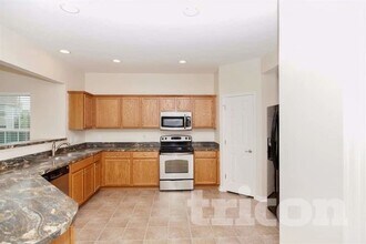 2037 Silverton Cir in Spring Hill, TN - Building Photo - Building Photo