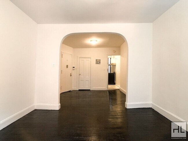 EAST 70 STREET, Unit 2 in New York, NY - Foto de edificio - Building Photo