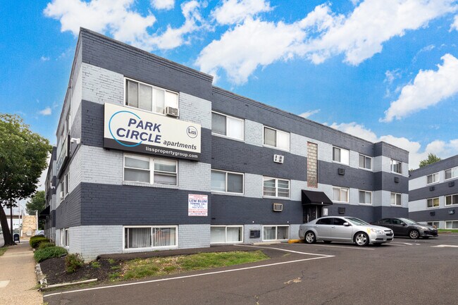 The Park Circle Apartments in Philadelphia, PA - Foto de edificio - Building Photo