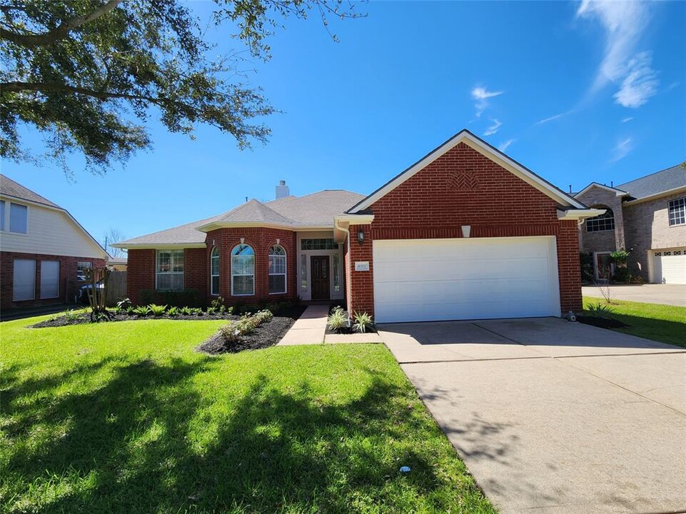 14935 Stonelick Bridge Ln in Sugar Land, TX - Building Photo