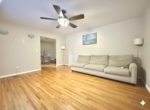 2 Huber Pl in Saint James, NY - Building Photo - Building Photo