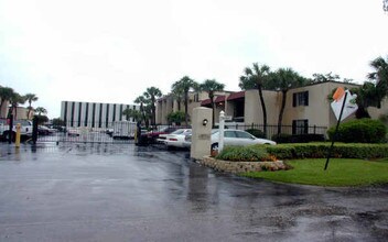 Siena Villas At Beach Park in Tampa, FL - Foto de edificio - Building Photo