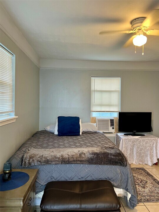 3126 Webster St in Houston, TX - Building Photo