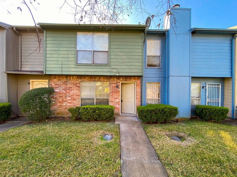 11685 Alief Clodine Rd in Houston, TX - Building Photo