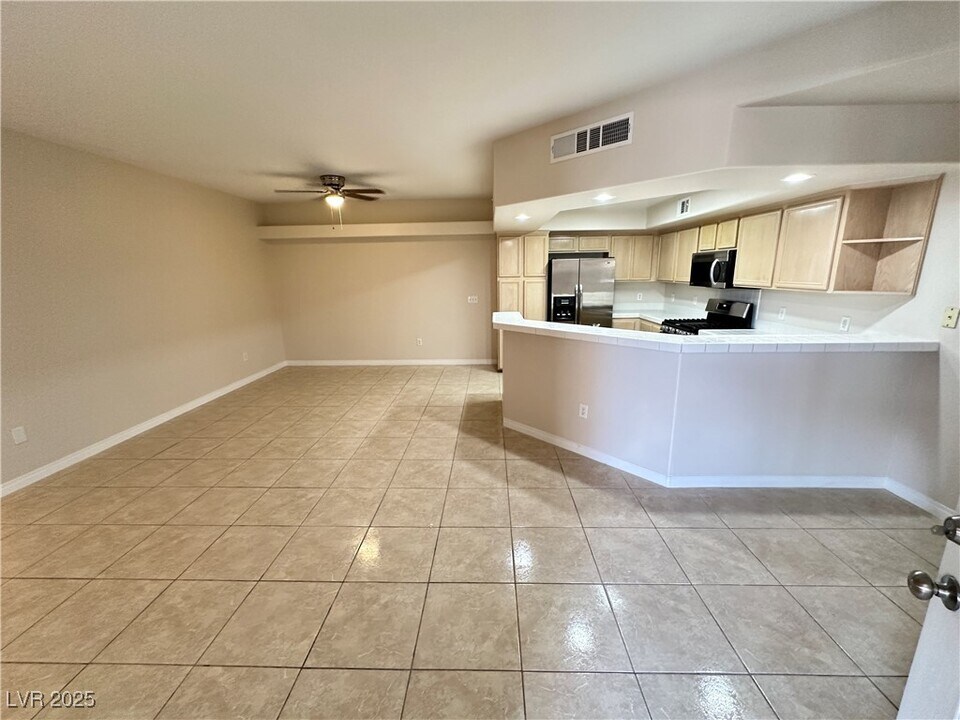 3604 Monarcas St in Las Vegas, NV - Foto de edificio