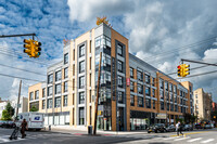 Astor Broadway in Astoria, NY - Foto de edificio - Building Photo