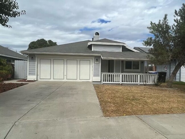 1116 Tempe Dr in Hanford, CA - Foto de edificio - Building Photo