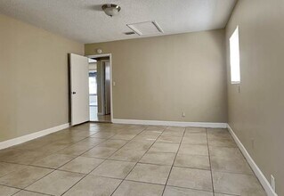 1624 Palm Leaf Dr in Brandon, FL - Building Photo - Building Photo