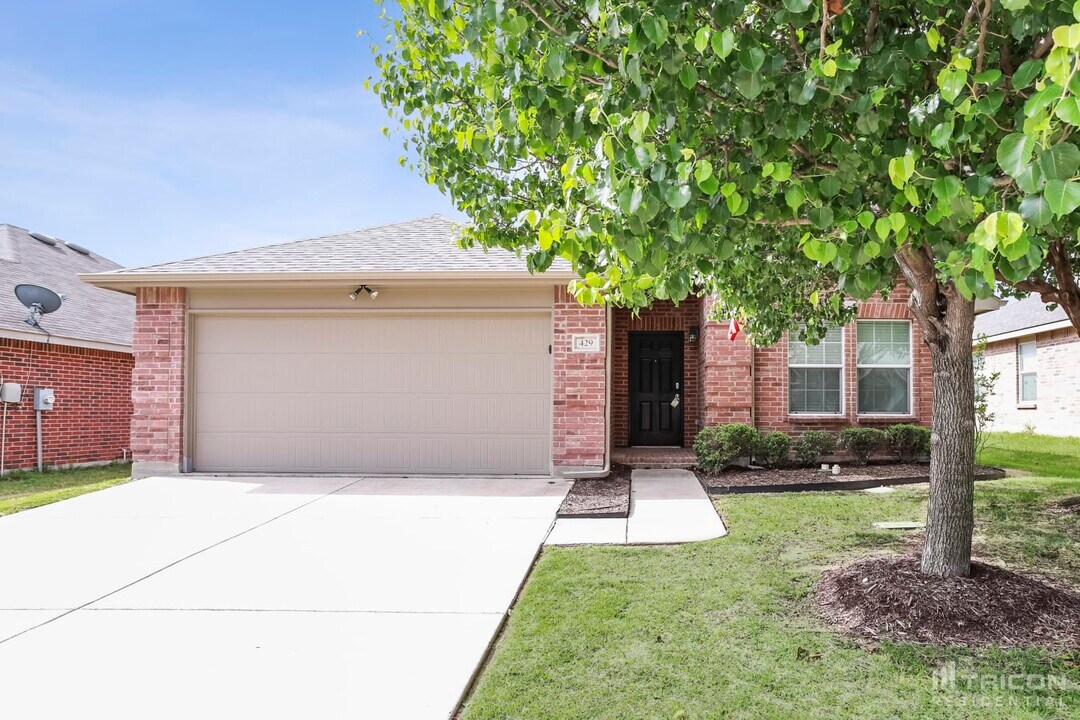 429 Sandy Creek Dr in Fort Worth, TX - Building Photo
