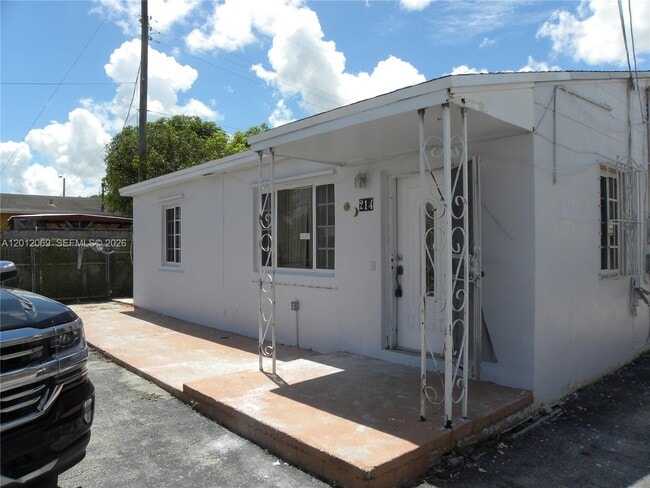 214 NW 49th Ave in Miami, FL - Building Photo - Building Photo