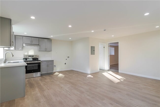 property at 10528 Hillhaven Ave