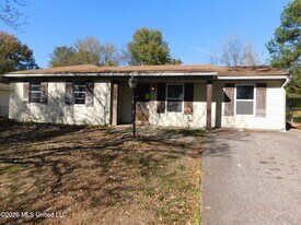 1926 Dorchester Dr in Southaven, MS - Building Photo