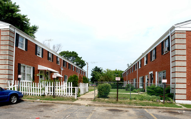 823-863 N Elmhurst Rd in Wheeling, IL - Building Photo - Building Photo