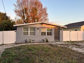 1415 Diego St in Ft. Myers, FL - Foto de edificio - Building Photo