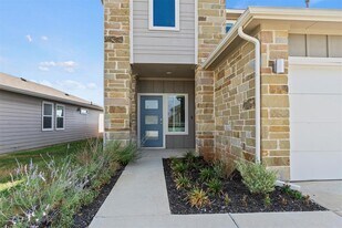 530 Wilshire Rd in San Marcos, TX - Building Photo