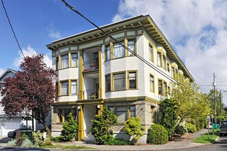 Sherbrook Apartments in Seattle, WA - Building Photo - Building Photo